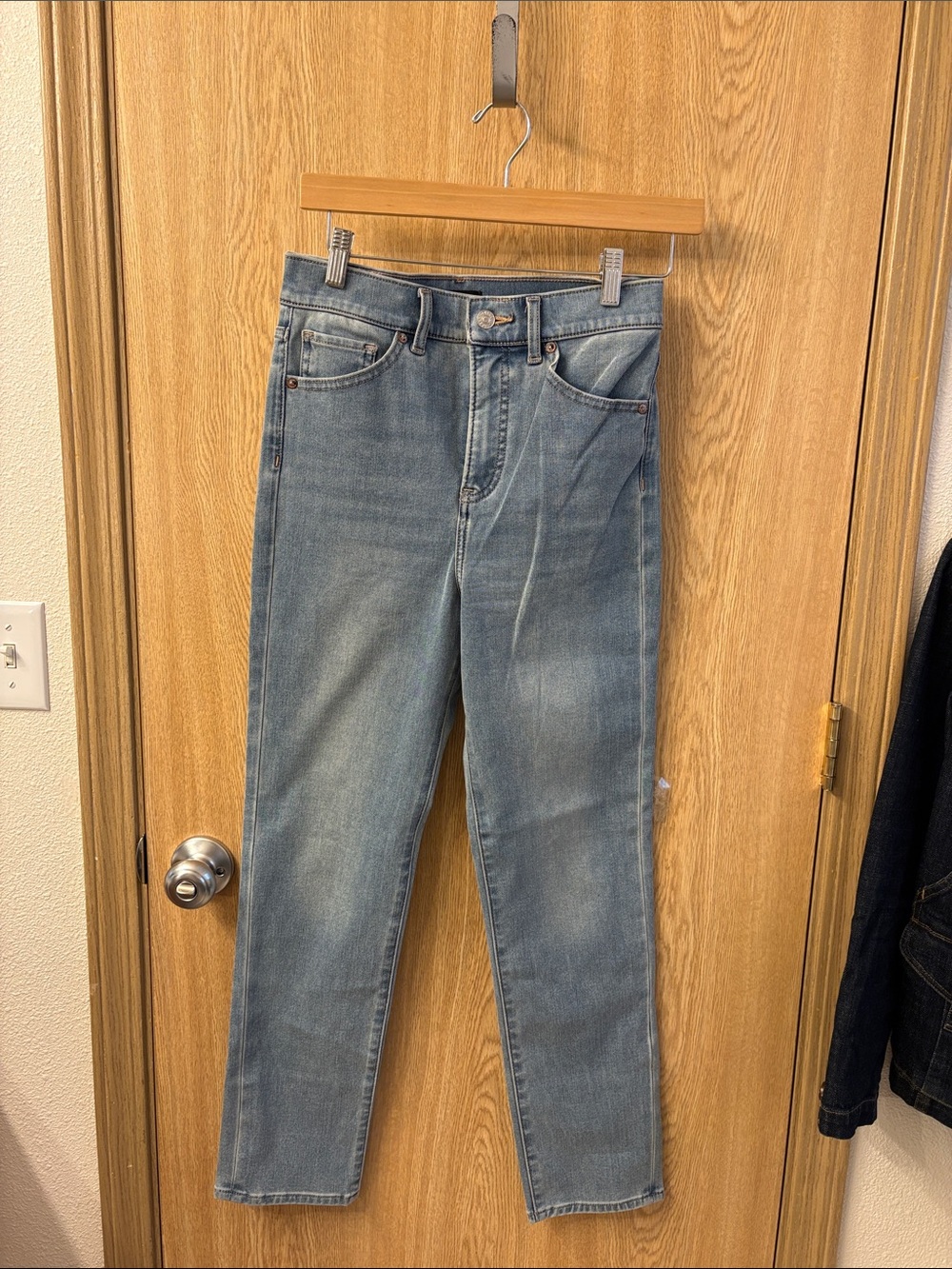 Express Straight-Leg Women's Jeans - Light Blue Wash